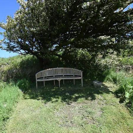 1 Bed In 36926 Tintagel